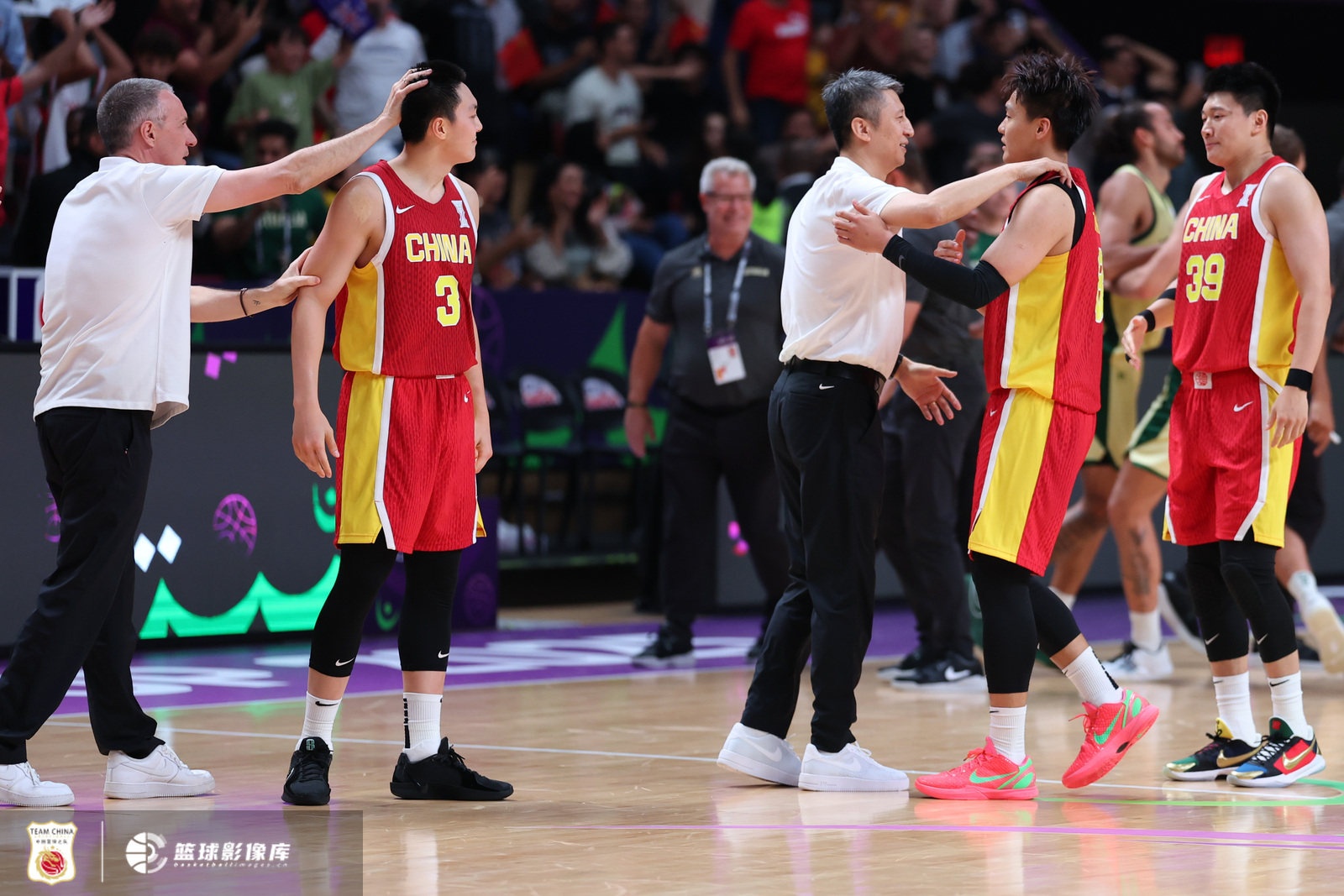 bob半岛体育-赵睿：对中国男篮充满希望 但只要球队后面打不好 肯定会有质疑声