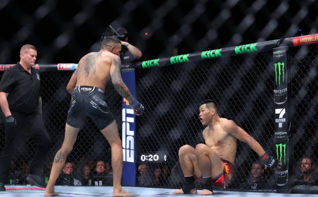 bob半岛体育官网-李景亮回归战被KO 中国男子格斗第一人英雄迟暮